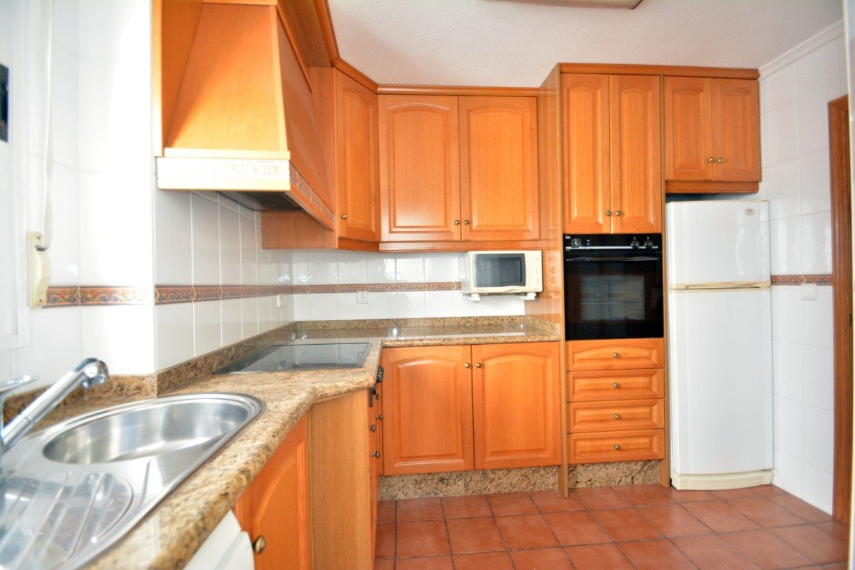 Appartement avec 3 chambres, 1 salle de bains et une vue imprenable sur la mer, à seulement 200 m de la plage