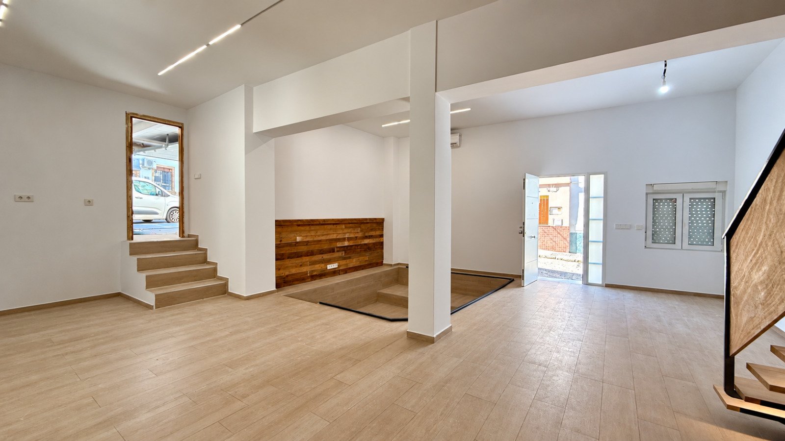 Spacieuse maison de ville avec 4 chambres, grand garage et terrasse sur le toit à Oliva