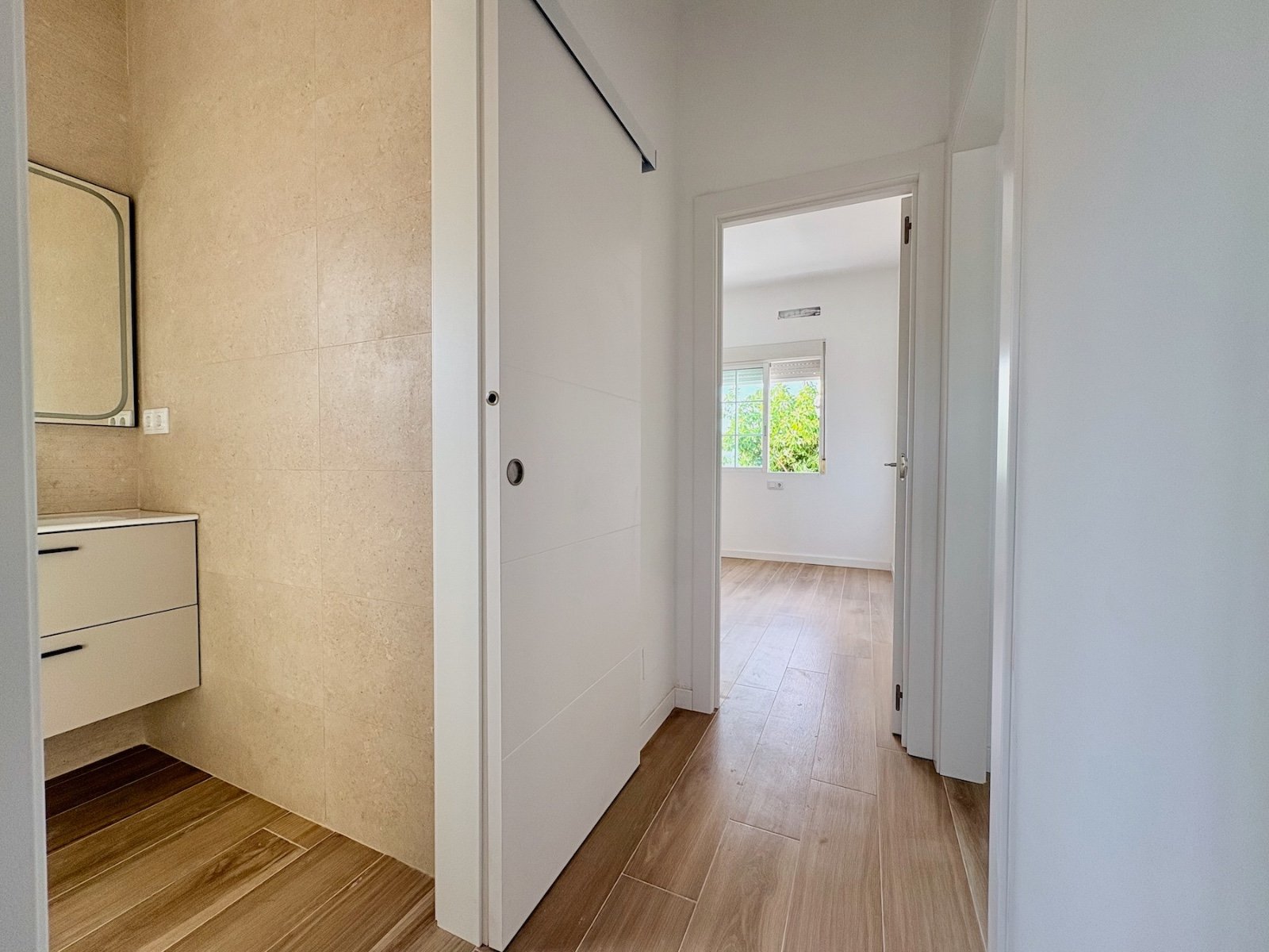 Villa avec 4 chambres, 2 salles de bains et piscine commune