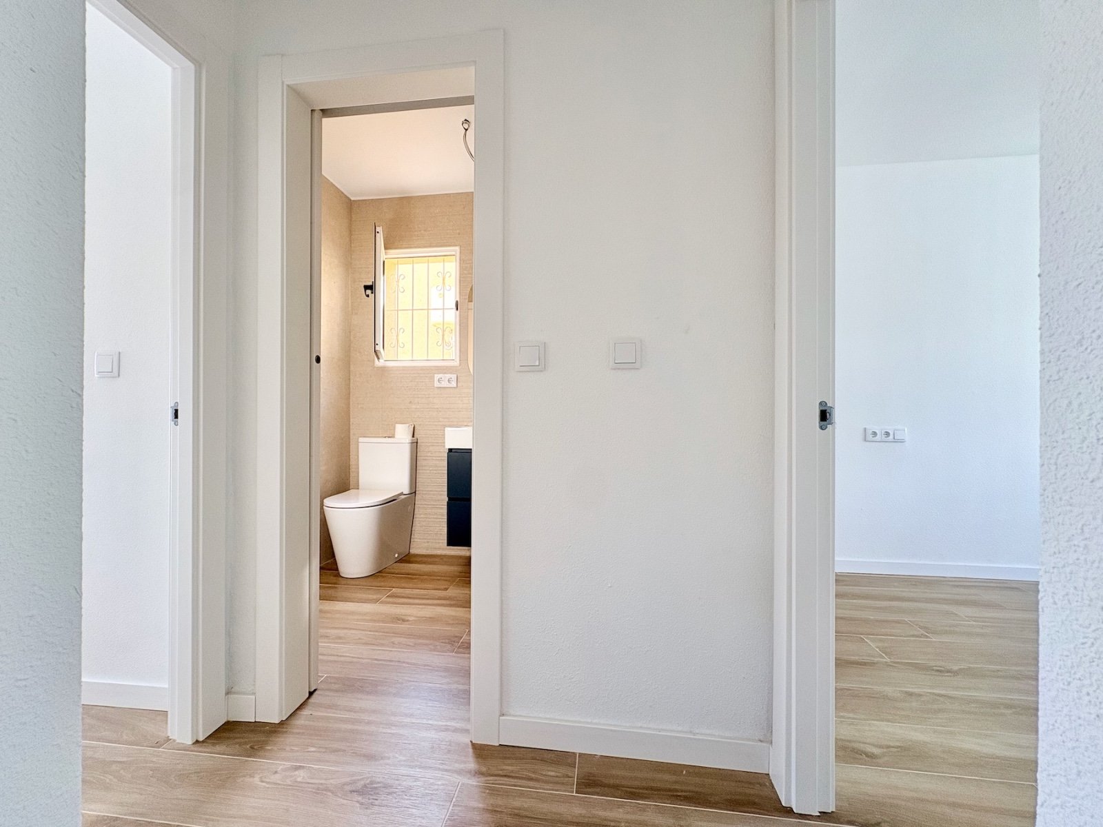 Villa avec 4 chambres, 2 salles de bains et piscine commune