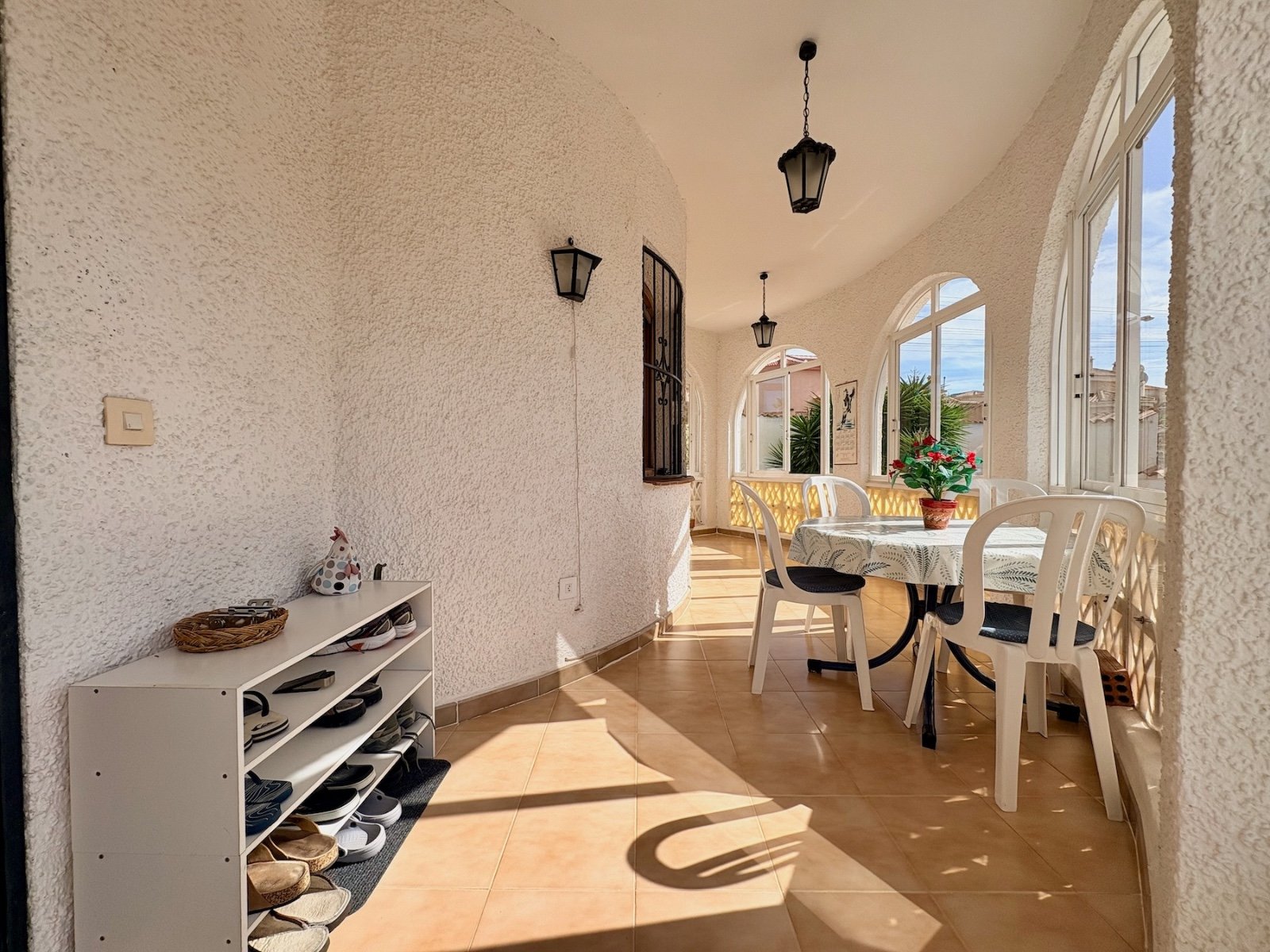 Villa individuelle avec 3 chambres, 2 salles de bain, terrasse sur le toit et garage