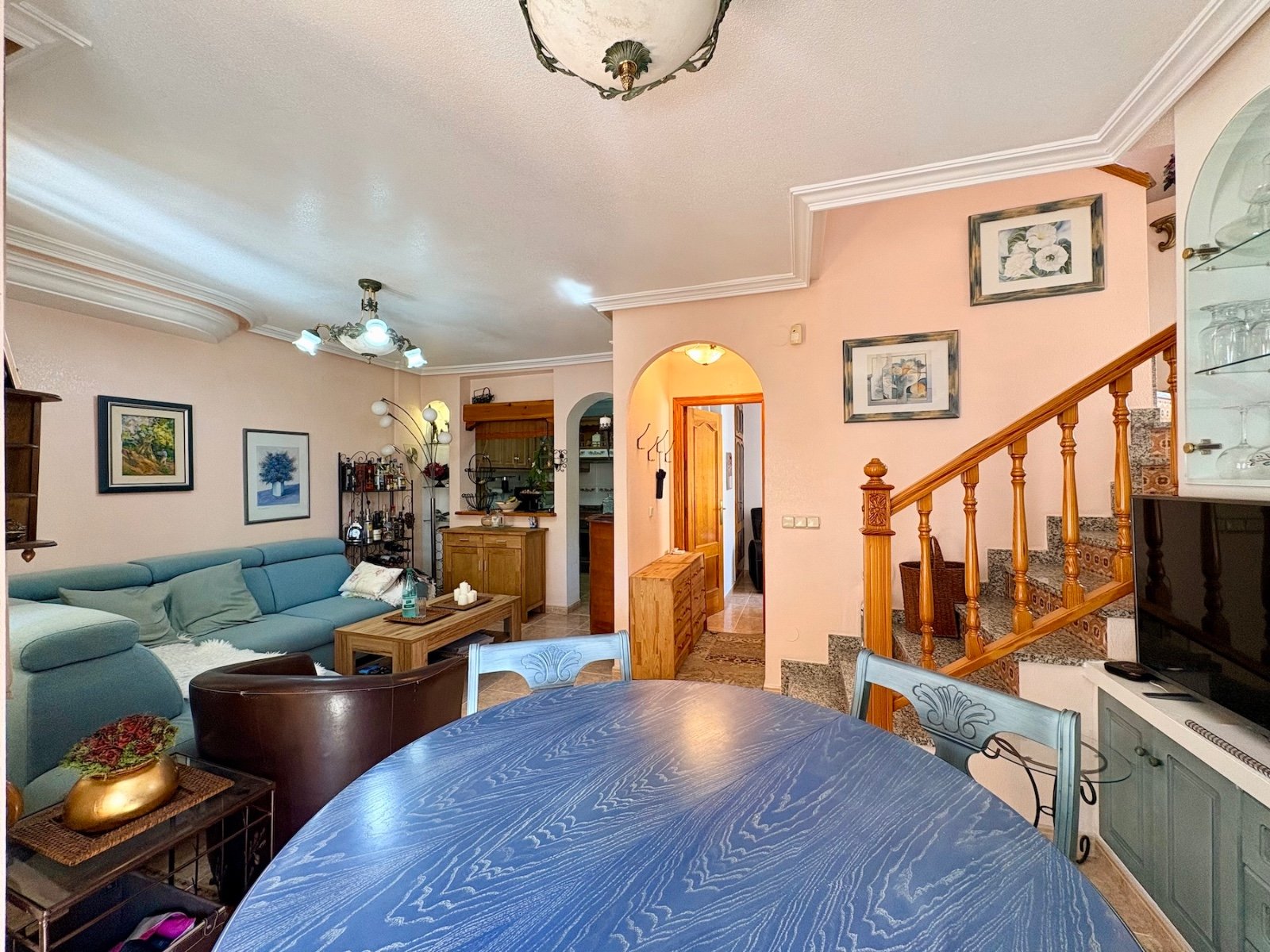 Maison mitoyenne avec 3 chambres, jardin privé et toit-terrasse à Playa Flamenca à seulement quelques minutes de la plage