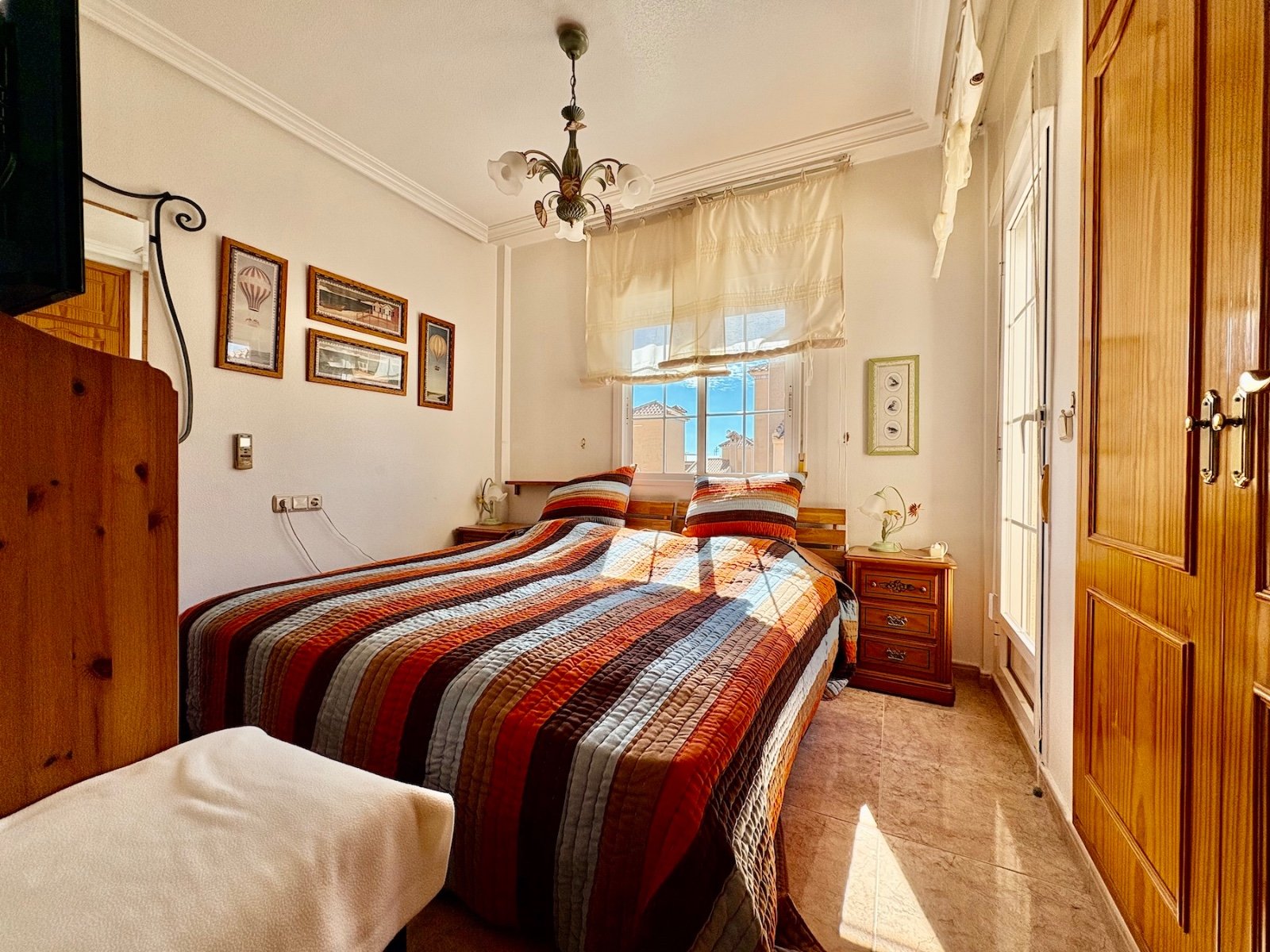 Maison mitoyenne avec 3 chambres, jardin privé et toit-terrasse à Playa Flamenca à seulement quelques minutes de la plage