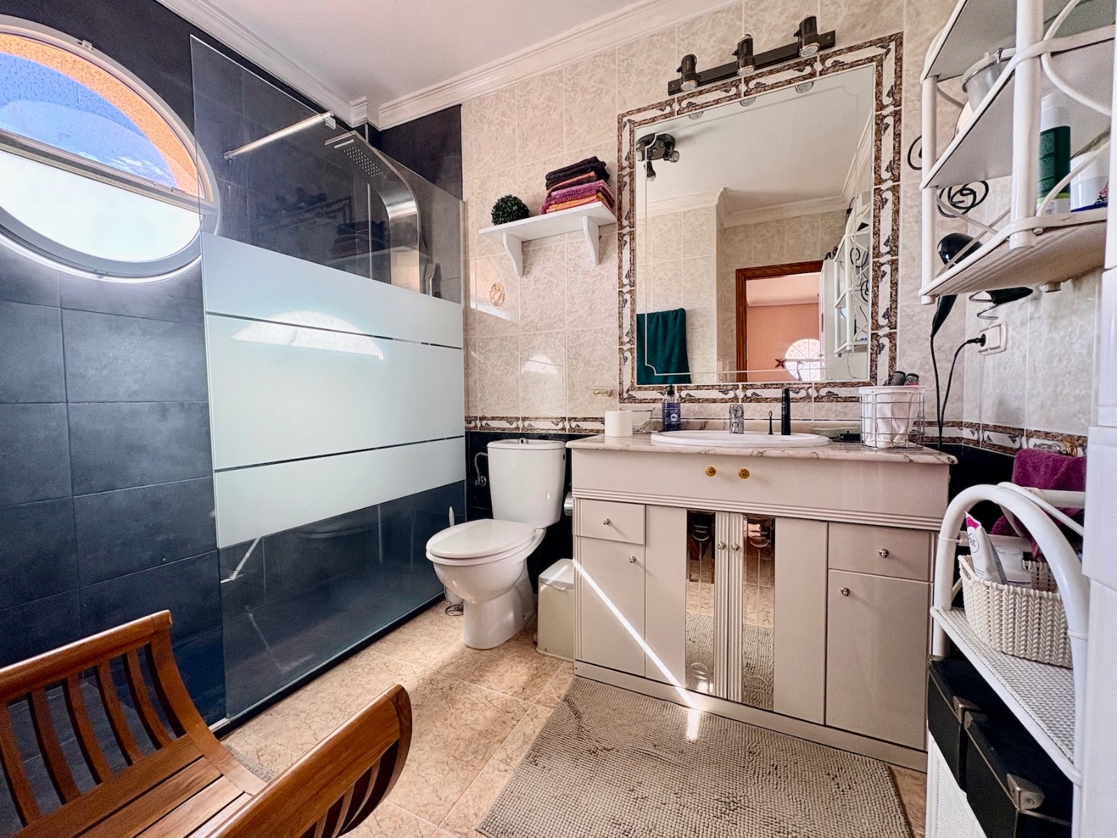 Maison mitoyenne avec 3 chambres, jardin privé et toit-terrasse à Playa Flamenca à seulement quelques minutes de la plage