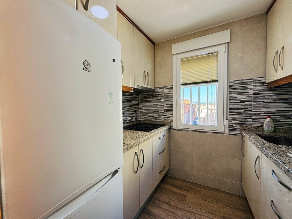 Appartement rénové de 2 chambres avec ascenseur dans le centre de La Mata – à 300 mètres de la plage